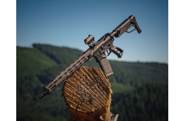 Image of STNGR VLCN M-Lok Free Float Handguard for AR15/M4, Anodized Black, 15 in, 15VLCN