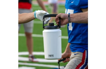 Image of Yeti Silo Half Gallon Jug w/MagDock Chug Cap