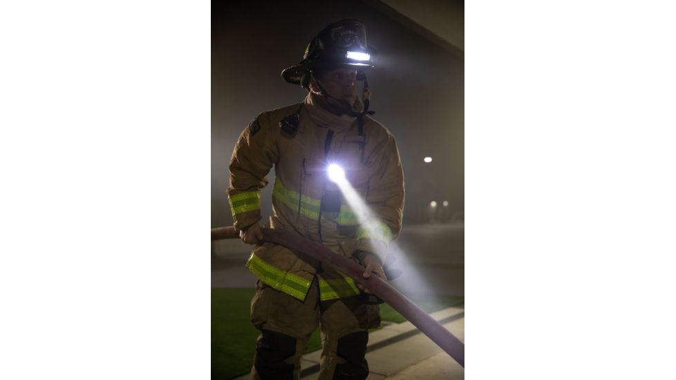 Foxfury Lighting Breakthrough BTS 4 x AA LED Right Angle Flashlight, 400 Lumens, Black 380-BTS-BL