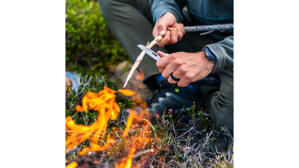 Gerber Armbar Slim Cut Folding Knife w/Scissors, 2.5in Plain Blade, 2.5in Scissors, Onyx Handle, 31-003810