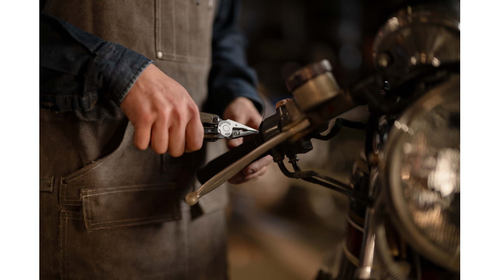 Leatherman ARC Multi-Tool, 2.76in, MagnaCut Stainless Steel Blade, Talos 420 Stainless Steel Handle, 833328