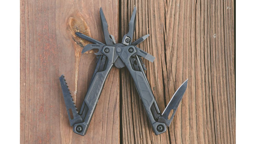 Leatherman OHT Multi-tool - Black w/ Molle Black Sheath 831540