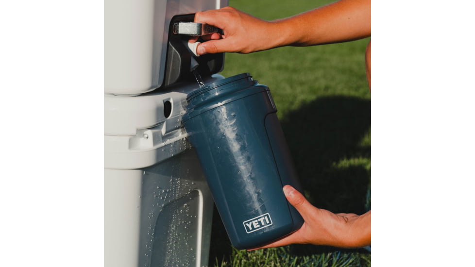 Yeti Silo Half Gallon Jug w/MagDock Chug Cap